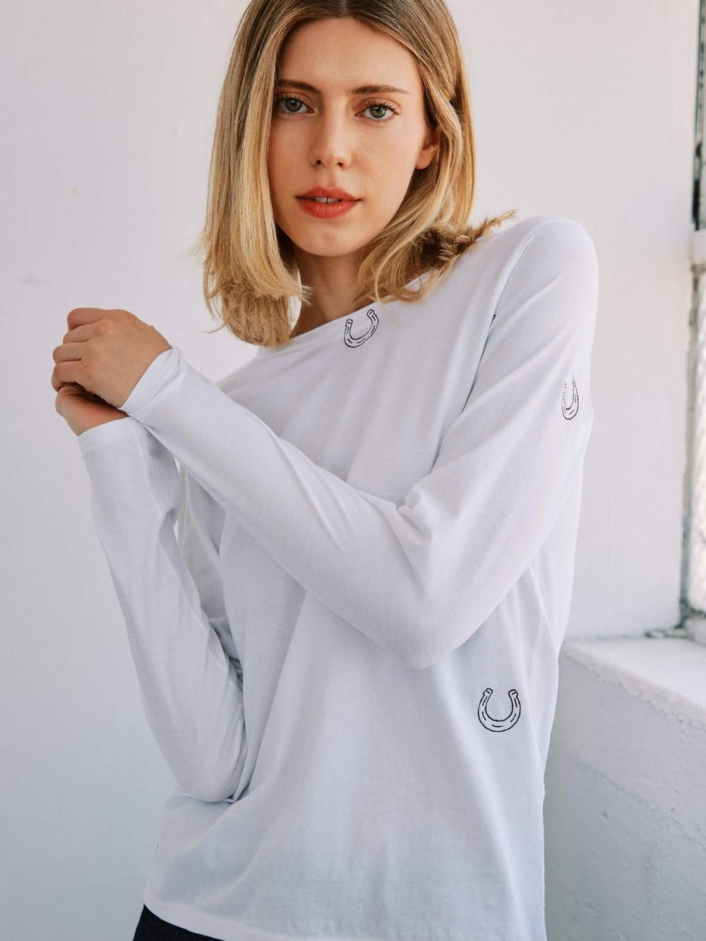 Catherine Gee White Horseshoe Long-Sleeve Tee Size Small Embroidered Americana